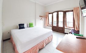 Urbanview Hotel Grand Palem near Alun Alun Batu